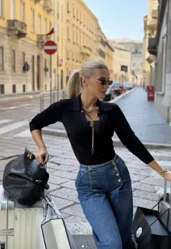 Elisabetta Franchi AI 2026-27 look donna con borsa Chanel